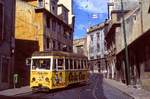 Lissabon Tw 498 in der Rua de Sao Lazaro, 12.09.1990.