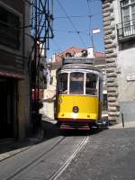 Tram Nr.565 der Linie 12 auf der Calada da Graa
19.07.2005
