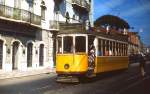 Straßenbahn Lissabon: Der vierachsige  Americano  344 gehört zu einer Serie von 20 Fahrzeugen, die 1906 von John Stephensom Co./New York geliefert wurden, hier ist er auf der Linie 15 im