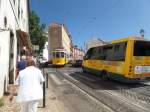Lissabon am 19.5.2015, hier sieht man die Möglichkeiten um zum Castelo de São Jorge zu kommen: zu Fuß, mit dem Kleinbus, der Straßenbahn, dem Taxi oder mit dem Privatwagen /