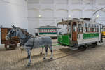 Der von Pferden gezogene Straßenbahnwagen No.8  O Americano . Dieser Typ war seit 1832 in den Großstädten der USA unterwegs und wurde vermutlich ab 1870 für die Straßenbahn in Porto beschafft. (Museu do Carro Eléctrico Porto, Januar 2017)