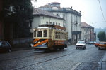 Auf der Steilstrecke von Foz in Richtung Innenstadt ist der Triebwagen 206 der Straßenbahn Porto im April 1986 unterwegs