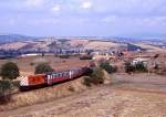 Diesellok 079 022 hat am 16.09.1990 mit ihrem sonntglichen Zug 6208  den Ausgangsort Bragana verlassen. Der Abschnitt bis Mirandela wurde im Dezember 1991 eingestellt.