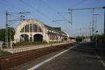 Potsdam Am Bf Potsdam Park Sanssouci befindet sich der eh. Kaiserbahnhof (er�ffnet 1909). Das seit 1999 zum Weltkultuerbe geh�rende Bauwerk wurde ab 2002 restauriert und wird seit 2005 durch die DB Akademie genutzt. (02.05.2009)