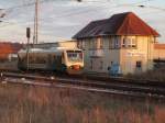 PRESS Eisenbahn-Bau- und Betriebsgesellschaft Pressnitztalbahn mbH PRESS VT 650 032 passierte am 16.Dezember 2009 bei der Einfahrt in Bergen/R�gen das Weichenw�rterstellwerk W1.