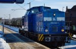 PRESS Eisenbahn-Bau- und Betriebsgesellschaft Pressnitztalbahn mbH 293 026-1 PRESS auf der R�ckfahrt. Kurz vorher hatte sie einen Hackschnitzelzug (Rechte Seite) in Rathenow abgestellt. 20.02.2010