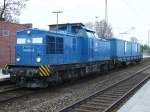 PRESS 204 033 mit einem Flachwagen beladen mit zwei Unterkunftscontainer ... PRESS 204 033 mit einem Flachwagen beladen mit zwei Unterkunftscontainer ...