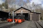 Presnitztalbahn 199 009-2 und 199 007-6 sonnen sich am 03.04.10 vor dem Lokschuppen in J�hstadt.