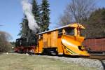 99 568 dr�ckt am 17.04.2010 in Schl�ssel den Klima-Schneepflug 97-09-43 ...