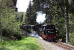 Etwas unterhalb des Loreleifelsens ist 99 1568-7 mit ihrem Zug ...