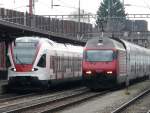 SBB - Im Bahnhof Rotkreuz der Treibzug 523 013-6 nach ...
