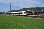 RABe 523 032-1 n�hert sich am 7.8.10 Sissach. Dieser Zug ...