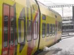 rabe-525-bls LOGIN NINA RABe 525 37 bei der Ausfahrt in Kerzers am 22.12.2009.