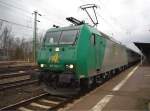Mit einem extrem langen Sonderzug machte 185 533-7 am Morgen ... Mit einem extrem langen Sonderzug machte 185 533-7 am Morgen ...