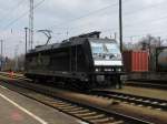 Rail4Chem Eisenbahnverkehrsgesellschaft mbH R4C 185 563-4 hat sich soeben von ihrem gebrachten Zug abgesetzt und f�hrt nun zu ihrer n�chsten Leistung (Ruhland, den 23.03.'10)