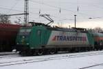 R4C 185 543-6 ist am 15.02. 10 soeben, mit einem Kesselwagen ...