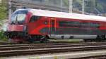 railjet Railjet Steuerwagen 80-90.722 steht mit ihrer Garnitur am Innsbrucker Westbahnhof. Um 23:00 st��t rj 762 dazu und gemeinsam als rj 43 k�nnen sie ihre Reise am Folgetag nach Wien bzw. Budapest antreten. 25.04.10  