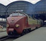 RAm TEE Ausfahrt aus Bahnhofshalle Basel (scan ab Negativ).  ...