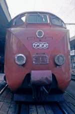 ram-tee-isbb--de-ivns Front Maschinenwagen RAm TEE I 502 am 31.8.1974 in Lenzburg auf Gleis 6. Sonderzug f�r SEAK (Schweizerischer Eisenbahn-Amateur-Klub) von Z�rich-Rangierbahnhof Limmattal- Heitersberg (Er�ffnung am 27. Mai 1975)nach Lenzburg.