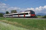 Ein Domino n�hert sich am 21.8.10 als Regio 4726 Bevaix. ...