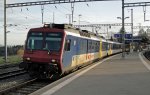 Mit der S2 nach Vallorbe verl�sst der RBDe 560 114-1 ...