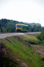 RBG Regental Bahnbetriebs-GmbH VT 24 und VT 19 als RB nach Bayerisch Eisenstein kurz vor der neuen Donaubr�cke vor Deggendorf Hbf.