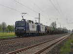 RBH Logistics GmbH Die 143 186 und die 143 191 von RBH am 28.04.2010 mit einem Kesselwagenzug unterwegs bei D�rverden. 