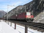 re-10-10-re-4-4-und-re-6-6 SBB Re 10/10 mit G�terzug am 23.1.10 in G�schenen.
