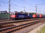 SBB 421 374-0 zieht am 07.08. 08 einen Container Ganzzug durch ...