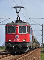 421 375 auf der R�cktour von Mukran im Kreuzungshalt im ...