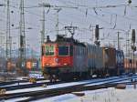 421 385-6 der SBB verl��t am 04.02.2012 mit einem langen ...