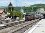 re-425-bls BLS - Re 4/4 186 und Re 4/4 bei der Durchfahrt im Bahnhof Burgdorf am 22.05.2010