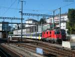 re-4-4-ii-re-420 11220 mit einem Murtenlauf Sonderzug in Fribourg 4.10.09