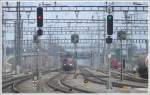 Re 4/4 II 11250 n�hert sich dem Bahnhof Sargans. (04.01.2010) ...