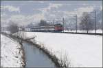 re-4-4-ii-re-420 RE3832 nach St.Gallen f�hrt entlang des Binnenkanals zwischen Sargans und Tr�bbach. (21.01.2010)
