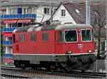 re-4-4-ii-re-420 Re 4/4 II 11122 mit Scherenstromabnehmer fotografiert am 23.12.09 beim Umsetzen im Bahnhof von Chur. (Jeanny)