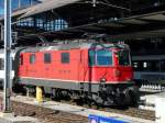 SBB - Re 4/4 11201 vor IR im Bahnhof Basel ...