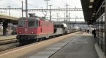 gemischter GZ mit der Re 4/4 11269 in Altstetten ZH ...