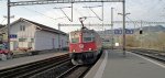 Die Re 4/4 11180 durchf�hrt mit der nicht sichtbaren 11162 ...
