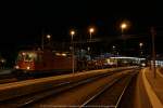 re-4-4-ii-re-420 Nun steht er fahrbereit und wartend auf den kommenden, neuen diensthabenden Lokf�hrer, den ich hatte Feierabend:
Der 78308 nach Wetzikon mit Re 4/4' 11253 an der Spitze
Chur 26.04.10
