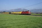 Re 4/4 II 11271 f�hrt am 19.4.10 mit einem Postzug ...