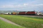 Re 4/4 II 11189 und Re 6/6 11606 verlassen am ...
