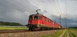 Re 4/4 II Doppelpack mit St�cker bei Kiesen am 25.09.2010 ...