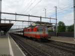 Re 4/4 11109 am 12.6.2010 bei der Durchfahrt in Dietikon ...