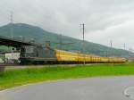 SBB - Gr�ne Re 4/4 vor G�terzug bei der Durchfahrt ...