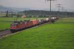 Zwei Re 4/4 mit GZ bei Allmendingen am 15.06.2010  ...
