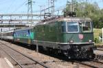 re-4-4-ii-re-420 11 161 am 20.07.10 in Muttenz mit IR Basel - Locarno
Das ist die einzig in P verbleibene gr�ne Re4/4 II
Cargo hat noch zwei weitere gr�ne Re4/4 II, sowie eine gr�ne Re4/4 III