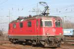 re-4-4-ii-re-420 11 320 am 17.01.09 in Basel Bad. Bf Eilgut ist auf dem Weg in den Rheinhafen Basel Kleinh�ningen um einen Zug abzuholen. 
Kurze Zeit sp�ter wird die Lok den orangen Anstrich von Interregio Cargo erhalten.