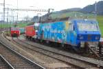 Re 446 016 der SOB steht am 17.11.09 in Samstagern ...
