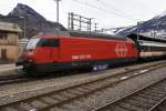 Re 460 030-0 steht am 17.2.10 in Brig.  ...
